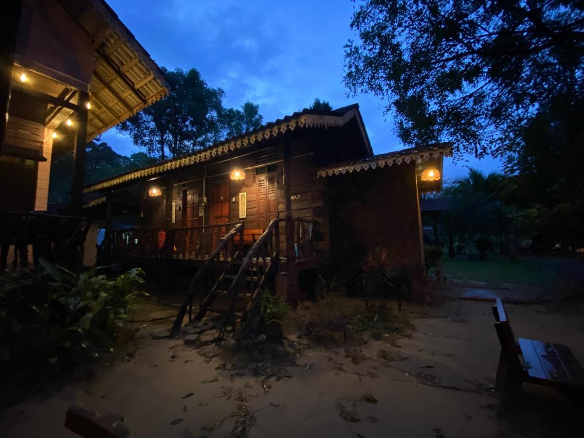 Rustic Chalet - Dahlia N Mawar At Sedim Vista Kulim Eksteriør bilde